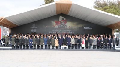 TÖREN DÜZENLENDİ Tarihi Gelibolu Yarımadası'ndaki Şehitler Abidesi'nde 18 Mart Şehitleri