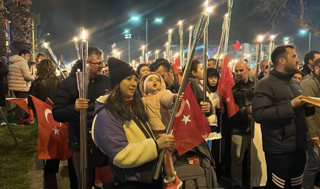Çanakkale Deniz Zaferi’nin 111’inci yıl dönümü kutlanıyor (5) MEŞALELER, 'ÇANAKKALE ŞEHİTLERİ' İÇİN YANDI Çanakkale Deniz Zaferi'nin 111'inci anma
