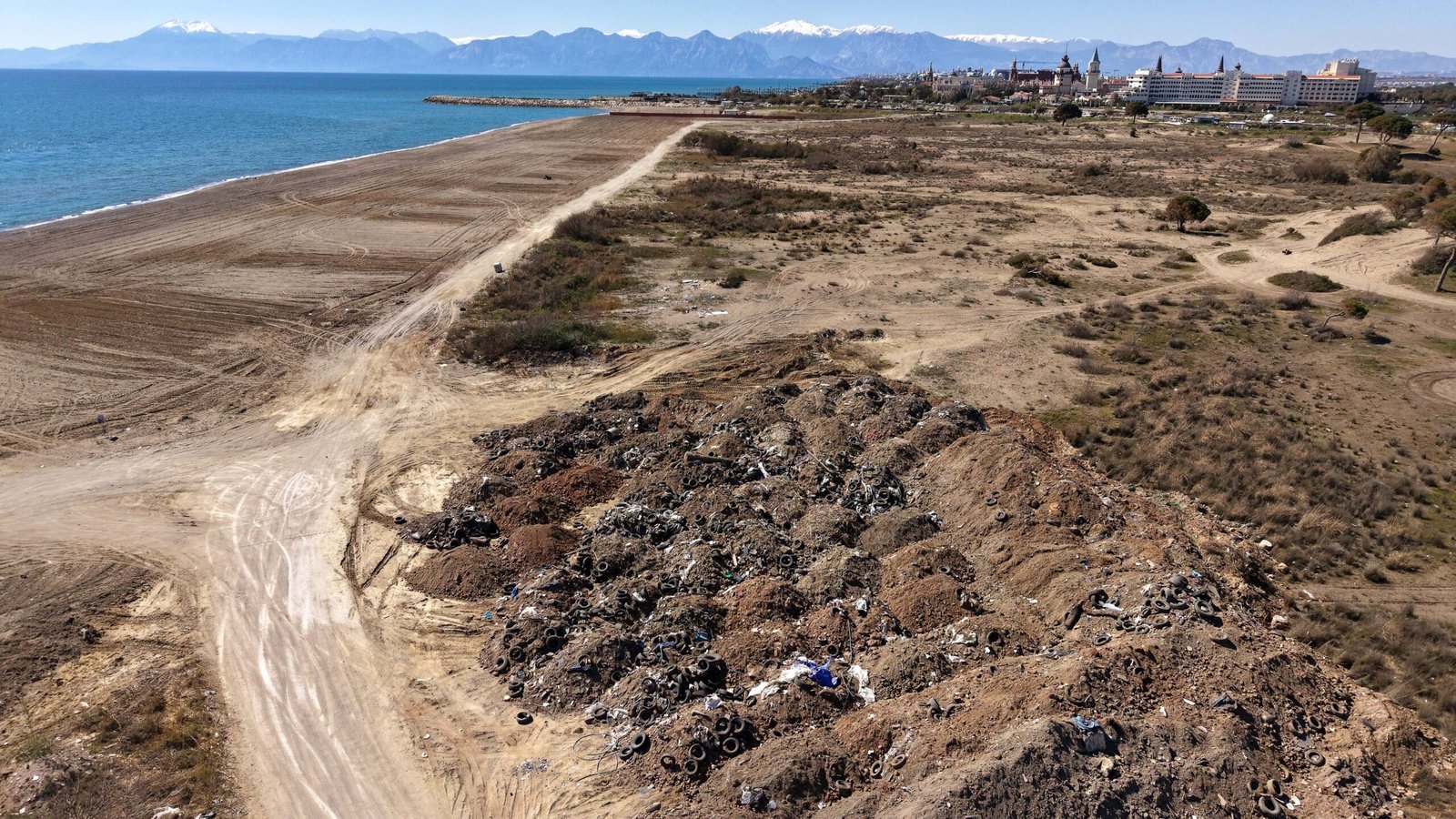 Mehmet ÇINAR/ANTALYA, (DHA)- ANTALYA'da kuşağı tehlike altındaki caretta carettaların yuvalama