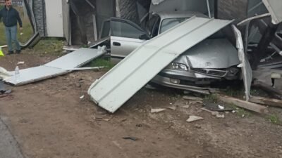 Yavuz YILMAZ/İNEGÖL (Bursa), (DHA)- BURSA'nın İnegöl ilçesinde çarpışan iki otomobilden