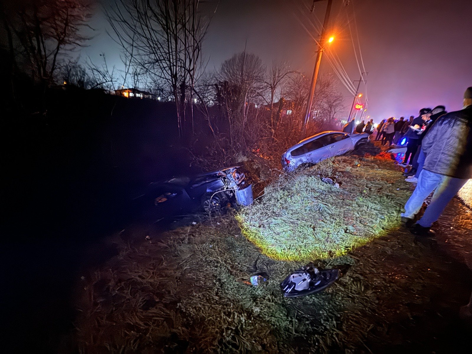 Musa KESKİN/DÜZCE, (DHA)- DÜZCE’de yağmur nedeniyle kayganlaşan yolda çarpışan iki