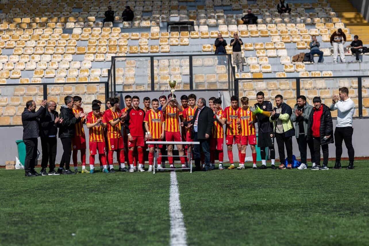 İSTANBUL,(DHA)- ÇATALCASPOR U18 Takımı, U18 Ligi 2’nci Grubu lider tamamladı