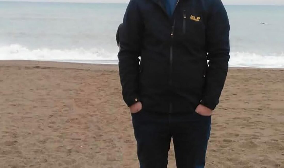 Oktay POLAT/ERZURUM, (DHA)-ERZURUM'da çatıdan üzerine buz sarkıtı düşen ve kaldırıldığı