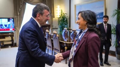 ANKARA, (DHA)- CUMHURBAŞKANI Yardımcısı Cevdet Yılmaz, Kanada Dışişleri Bakanı Anita