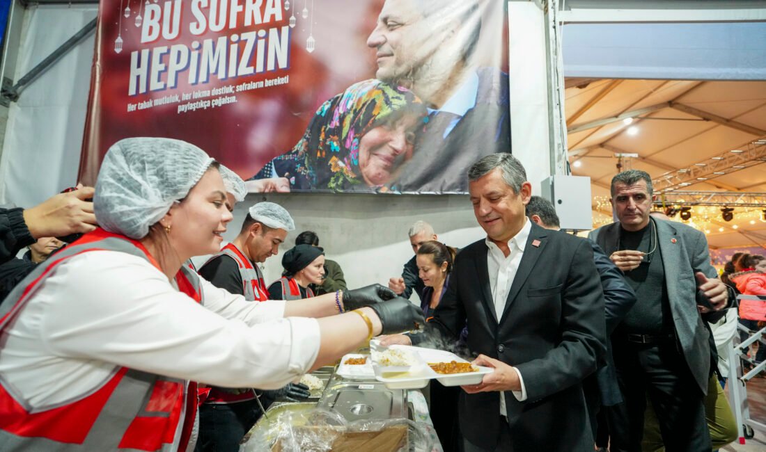 CHP Lideri Özel’den Kuşadası açıklaması Ersan ERDOĞAN/MANİSA, (DHA)-CUMHURİYET Halk Partisi (CHP) Genel Başkanı Özgür Özel,