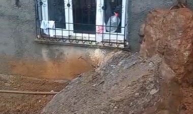 ULUDERE’DE TAŞKIN VE HEYELAN Şırnak Hakkari kara yolunda düşen çığ