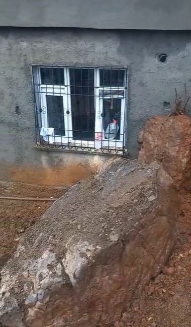 Çığ düşen kara yolunda yolcu otobüsünde mahsur kalanlar kurtarıldı (3) ULUDERE’DE TAŞKIN VE HEYELAN Şırnak Hakkari kara yolunda düşen çığ