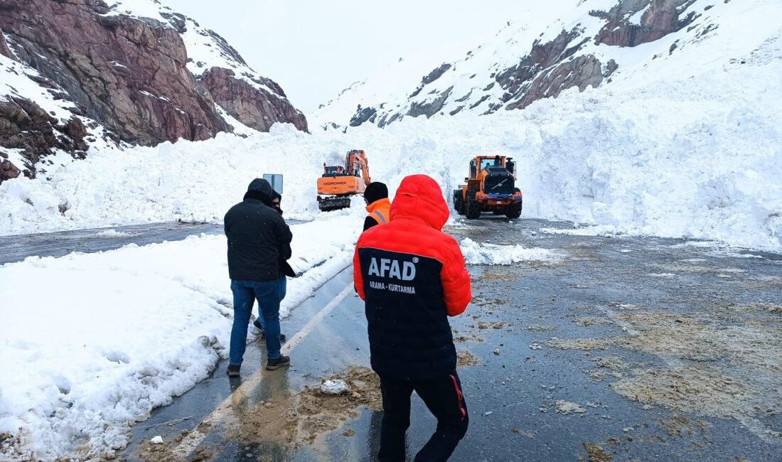 Çığ nedeniyle ulaşıma kapanan Van-Hakkari kara yolu açıldı Behçet DALMAZ-Harun AKSU/VAN, (DHA)- ÇIĞ nedeniyle ulaşıma kapanan Van- Hakkari