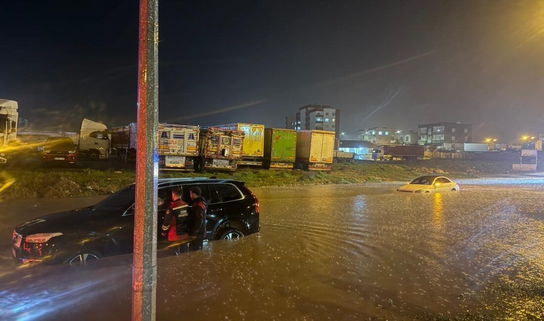 Sekvan KÜDEN/ ŞIRNAK, (DHA)- ŞIRNAK’ın Cizre ilçesinde sağanak günlük yaşamı