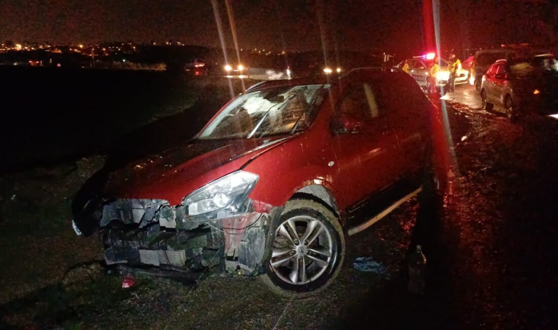 Halil Can ÖZEKER/ÇORUM, (DHA) - ÇORUM'da iki otomobilin çarpışması sonucu