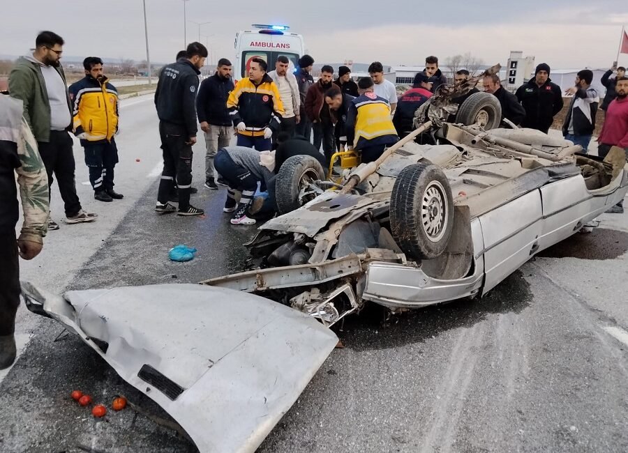 Hasan ÇETİN/ ALACA(Çorum), (DHA)- ÇORUM’un Alaca ilçesinde kontrolden çıkan otomobilin