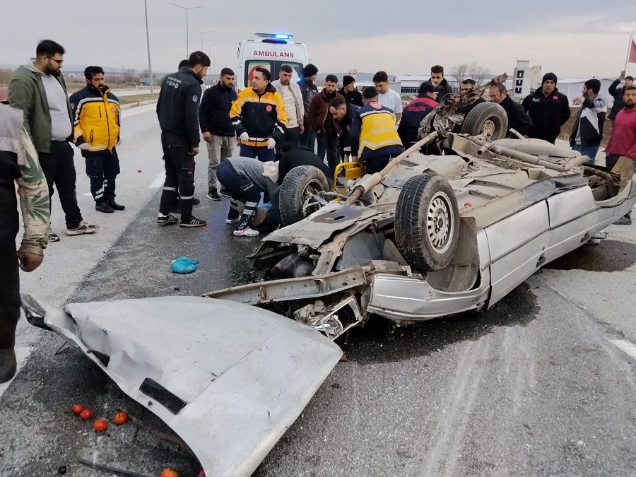 Hasan ÇETİN/ ALACA(Çorum), (DHA)- ÇORUM’un Alaca ilçesinde kontrolden çıkan otomobilin