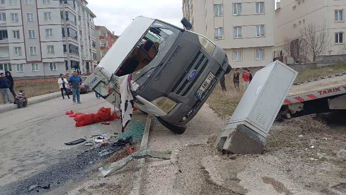 Halil Can ÖZEKER/ ÇORUM, (DHA)- ÇORUM’da otomobil ile tarım işçilerini