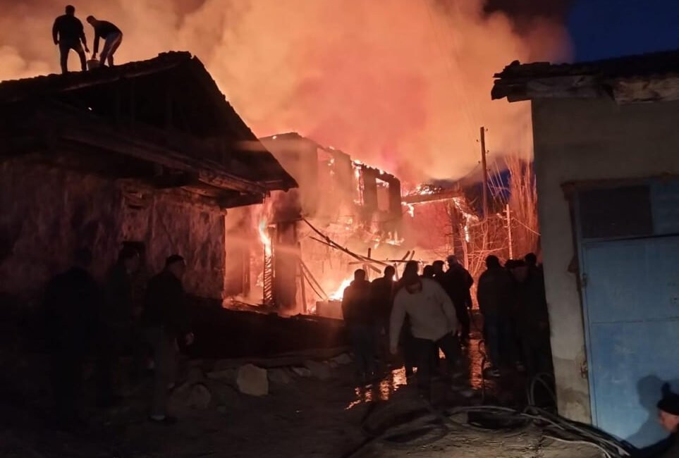 Mehmet KABA/İSKİLİP, (Çorum), (DHA)- ÇORUM’un İskilip ilçesinde çıkan yangında; 2