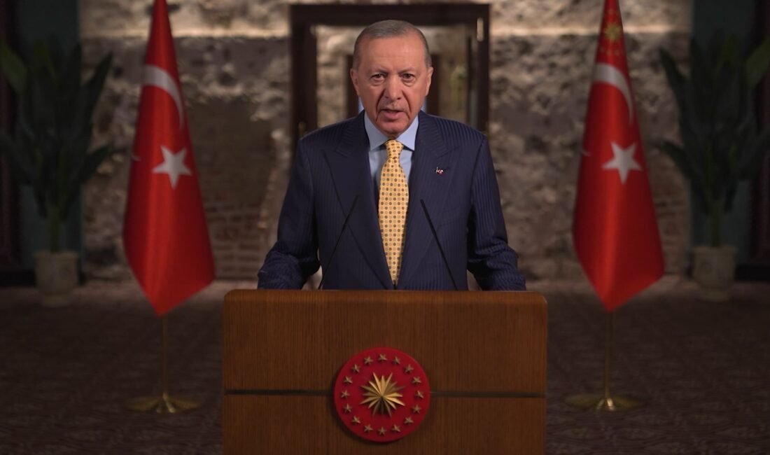 Cumhurbaşkanı Erdoğan: Milletimizin huzur ve güvenliğini tahkim edecek adımları atmaya devam ediyoruz ANKARA, (DHA)- CUMHURBAŞKANI Recep Tayyip Erdoğan, Ramazan Bayramı mesajında, "28