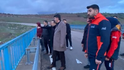 Reşit ÇELEBİOĞLU/KİLİS, (DHA)-KİLİS’te sağanak sonucu debisi yükselen Afrin Çayı’nda traktörüyle