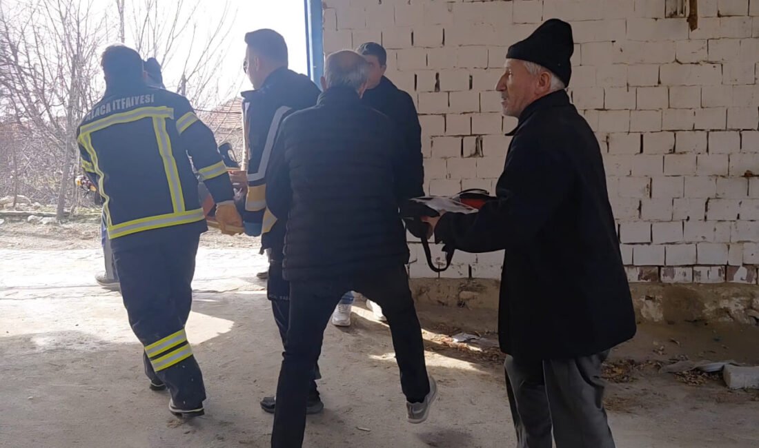 Depoda duvar çöktü; dengesini kaybedince elini makineye kaptıran Melih’in parmakları koptu Hasan ÇETİN/ALACA (Çorum), (DHA)-ÇORUM'un Alaca ilçesinde buğday yüklemesi yapılan depoda