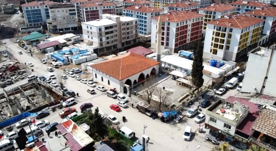 Kadir ÇELİK/GAZİANTEP, (DHA)-KAHRAMANMARAŞ merkezli depremlerden etkilenen, Gaziantep'in İslahiye ilçesinde bulunan