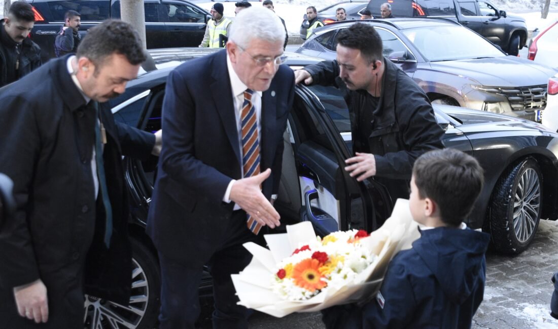Dervişoğlu’dan, Karaman’da İstiklal Marşı’nın Arapça okunmasına tepki (2) BİTLİS'TE İFTAR PROGRAMINA KATILDI İYİ Parti Genel Başkanı Müsavat Dervişoğlu,