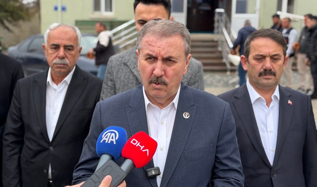 Destici: Uluslararası hukukun yerlerde süründüğünü gördük Batuhan KILIÇ/ESKİŞEHİR, (DHA)-BÜYÜK Birlik Partisi (BBP) Genel Başkanı Mustafa Destici,