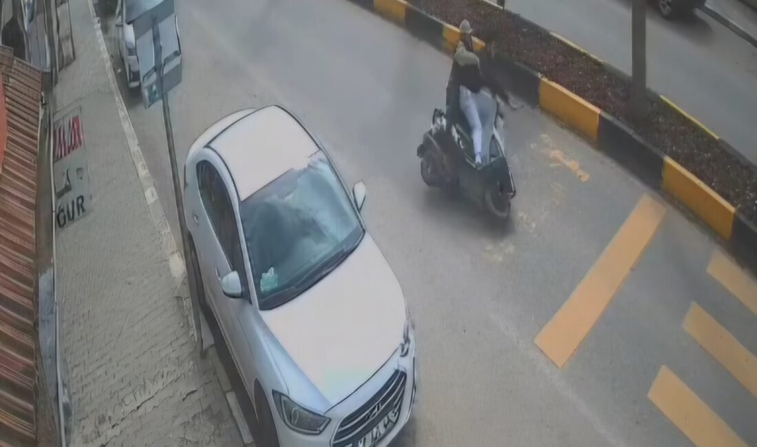 Cuma Yunus YAŞATIR/HATAY, (DHA)- HATAY'ın Reyhanlı ilçesinde sürücüsünün kontrolünden çıkıp