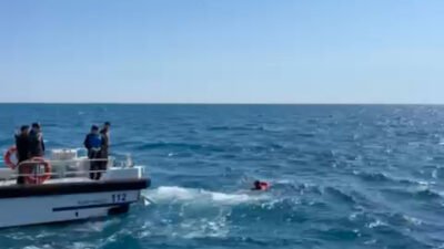 Adem AKALAN/ANTALYA, (DHA)- ANTALYA'da denize açıldığı sırada çıkan rüzgarın etkisiyle