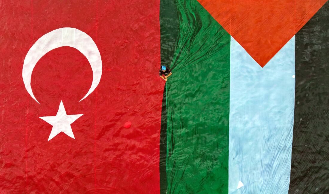 DHA Muhabiri Semih Ersözler’e, TFMD’den özel ödül ANTALYA, (DHA)- TÜRKİYE Foto Muhabirleri Derneği (TFMD) tarafından düzenlenen 'Yılın