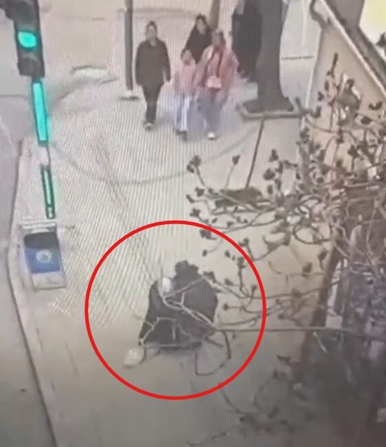 Burak CAN/ KIRIKKALE, (DHA)- KIRIKKALE'de, dilencilik yaparken bir vatandaşın çantasının