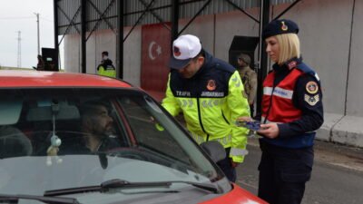 Gıyasettin TETİK-Hüseyin İÇLİ/DİYARBAKIR, (DHA)- DİYARBAKIR'da Ramazan Bayramı öncesi trafik yoğunluğuna