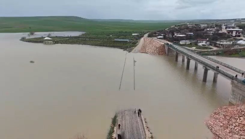 Gıyasettin TETİK-Hüseyin İÇLİ/DİYARBAKIR,(DHA)- DİYARBAKIR’ın Kocaköy ilçesinde Ambar Çayı’nın su seviyesi