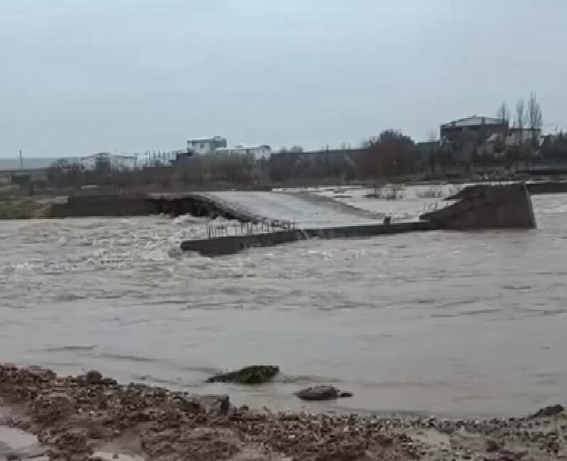 Seyfettin EKEN/DİYARBAKIR, (DHA)- DİYARBAKIR’da 2 gündür etkisini sürdüren sağanak, kent