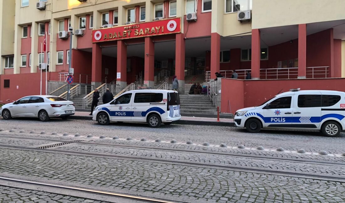 Duruşmada cinsel istismarla suçladığı kişiyi, adliye önünde öldürdü Selda Hatun TAN/ KOCAELİ, (DHA)- KOCAELİ’de, ‘öldürmeye teşebbüs’ duruşmasında şahit