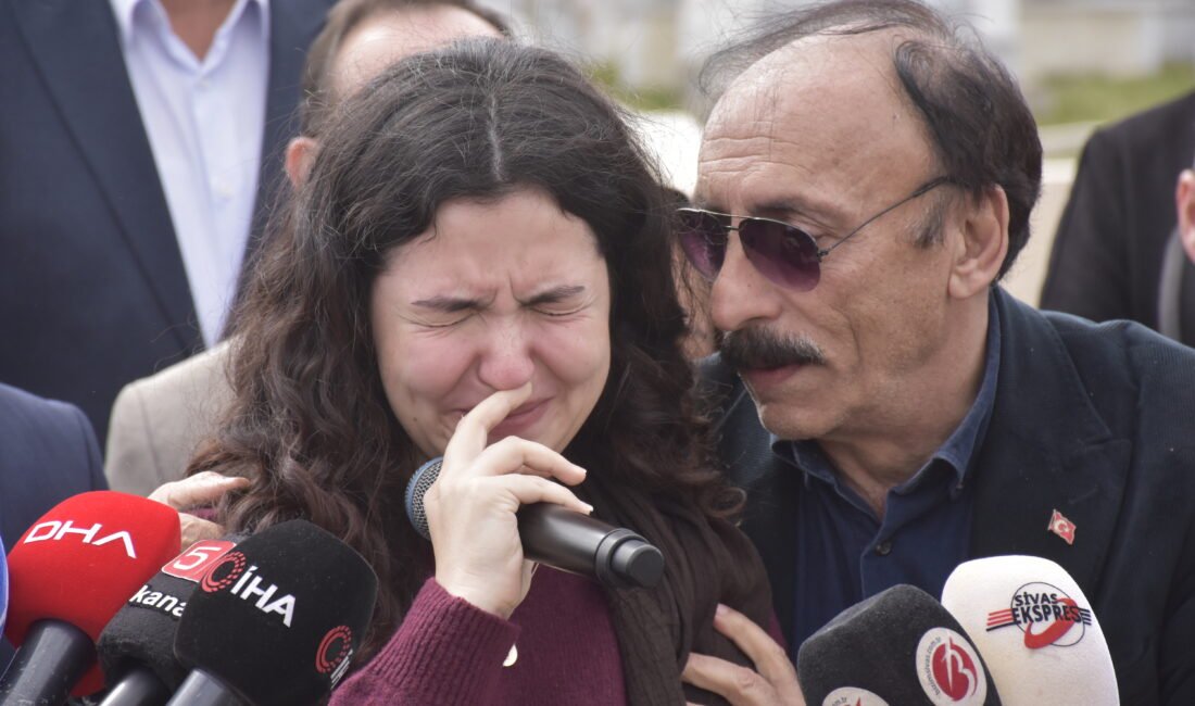 Düşen helikopterde Yazıcıoğlu ile birlikte hayatını kaybeden 4 kişi, mezarları başında anıldı Eraydın AYTEKİN- Hüsnü Ümit AVCI/SİVAS, (DHA)- KAHRAMANMARAŞ'In Göksun ilçesinde düşen