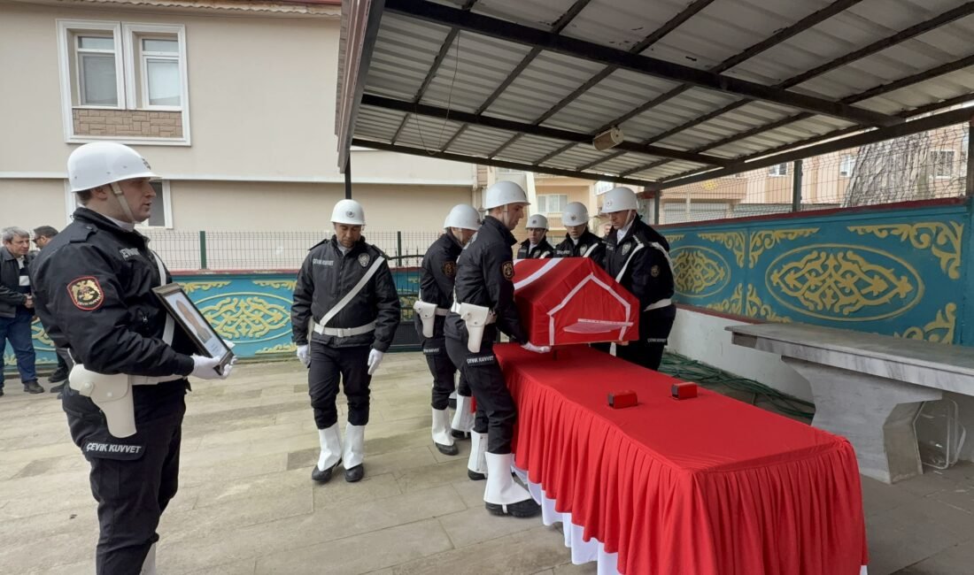 Levent KIZILASLAN/KARASU, (Sakarya), (DHA)- KOCAELİ’nin İzmit ilçesinde caddedeki eğlence mekanının