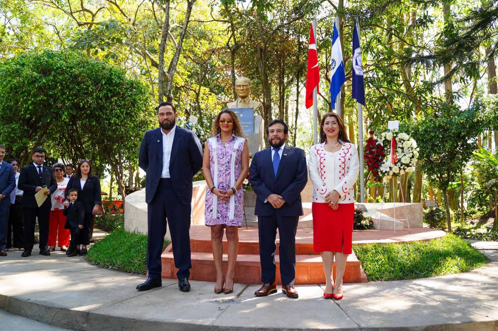 EL SALVADOR, (DHA) - EL SALVADOR'un başkenti San Salvador'da, Gazi