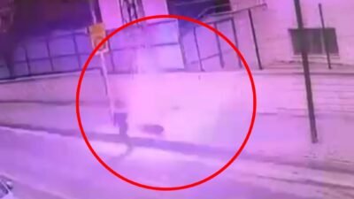 Bayram AYHAN/ BATMAN, (DHA)- BATMAN’da elektrik direğinden koparak yola sarkan