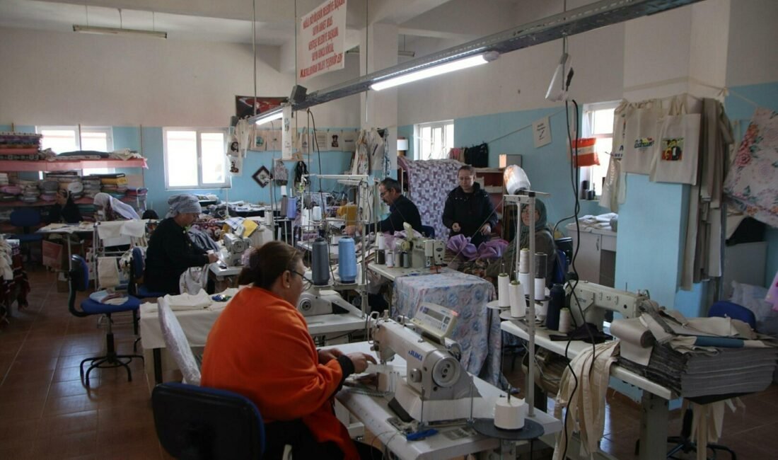 Emekli olunca köşesine çekilmedi, bayanlara umut oldu Cavit AKGÜN-Aziz ŞAHİN/MUĞLA, (DHA)-MUĞLA'da Figen Özsoy (58), emeklilik sonrası hobi