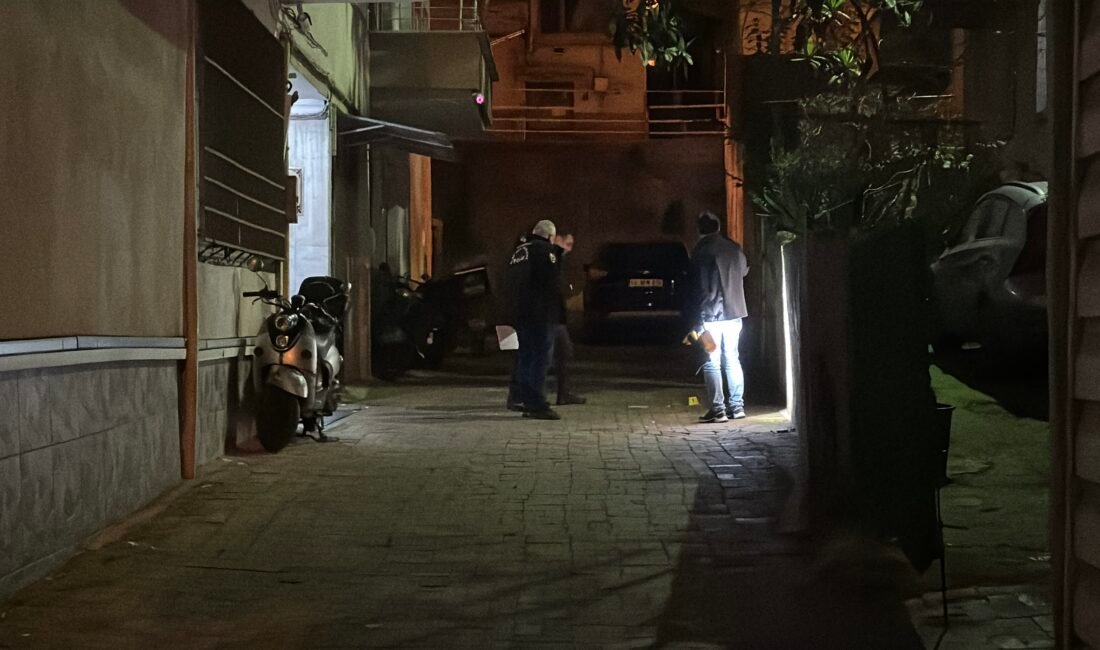 Eniştesini darbedip, tabancayla ateş açan şüpheli gözaltına alındı Emre ÖNCEL-Berkay YILDIZ/SAMSUN, (DHA)- SAMSUN’un İlkadım ilçesinde tartıştığı eniştesi Ömer