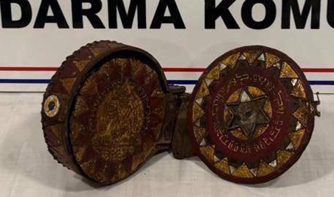 Erzurum’da ceylan derisine yazılmış altın işlemeli Tevrat ele geçirildi ERZURUM, (DHA)- ERZURUM İl Jandarma Komutanlığı ekiplerinin yaptığı yol uygulamasında