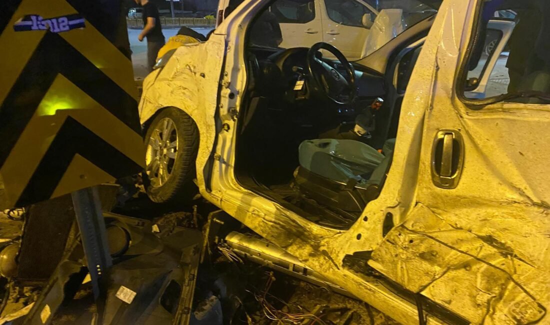 ERZURUM, (DHA)-ERZURUM'da kavşakta meydana gelen ve 4 aracın karıştığı zincirleme