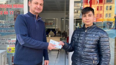 Ali ÇEVİKBAŞ/ISPARTA, (DHA)- ISPARTA'da esnafın yolda bulduğu 1400 lira sahibi