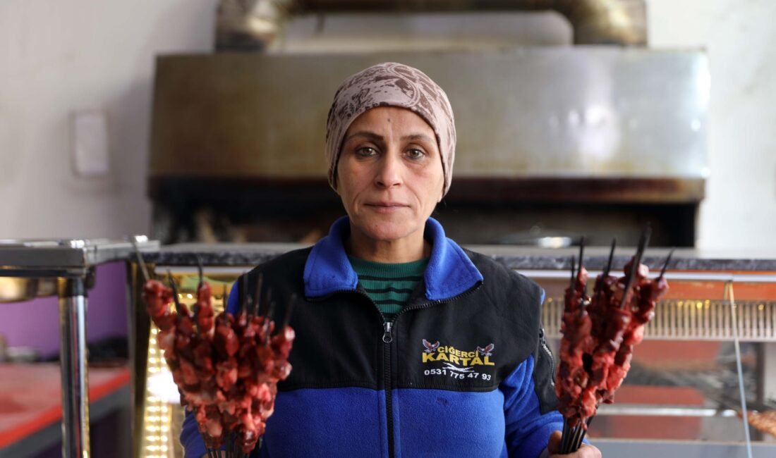 Ev kadınıydı bölgenin ‘kebapçı ablası’ oldu Nuray UZATMAZ/GAZİANTEP, (DHA)- GAZİANTEP’te ev hanımıyken aile ekonomisine destek olmak