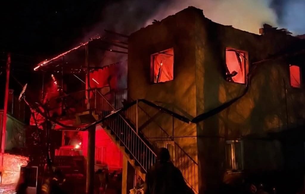 Furkan KAVUKLU/KAYSERİ, (DHA)- KAYSERİ’nin Develi ilçesinde iki katlı evde çıkan