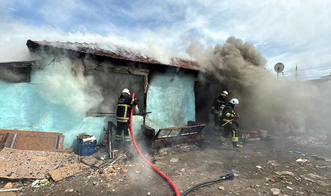 Mehmetcan ARSLAN/ÇORLU (Tekirdağ), (DHA)- TEKİRDAĞ'ın Çorlu ilçesinde bir evde çıkan