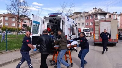 Yavuz YILMAZ/İNEGÖL (Bursa), (DHA)- BURSA’nın İnegöl ilçesinde 3 katlı binanın