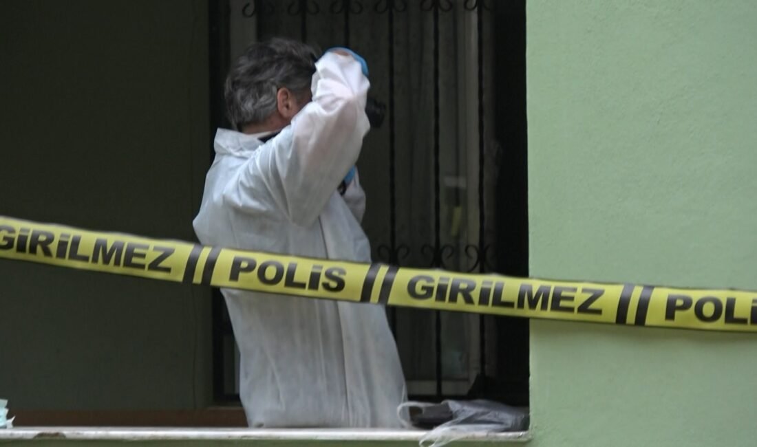 Evinde ölü bulundu Tunahan KIR/ ANTALYA, (DHA)- ANTALYA'da yalnız yaşayan ve yakınlarının uzun