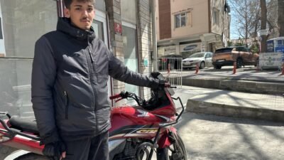 Umutcan ÖREN-Mehmet Gökhan HAKBİLİR/ANKARA, (DHA)- ANKARA'da motokurye Mahmut Cansev (19)