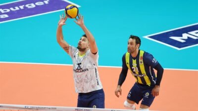İSTANBUL, (DHA)- SALON: Burhan Felek Voleybol HAKEMLER: Mikheil Guniava, Andreas