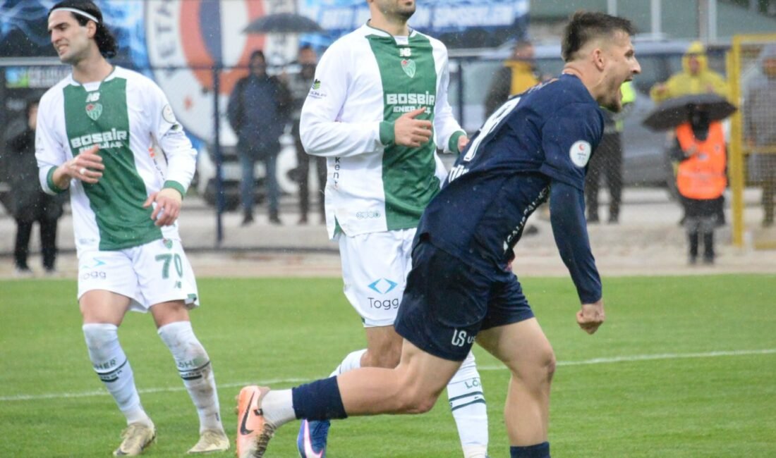 Fethiyespor’dan lidere çelme FETHİYE, (DHA)- TFF 2'nci Lig Beyaz Grup'ta orta sıralarda yer