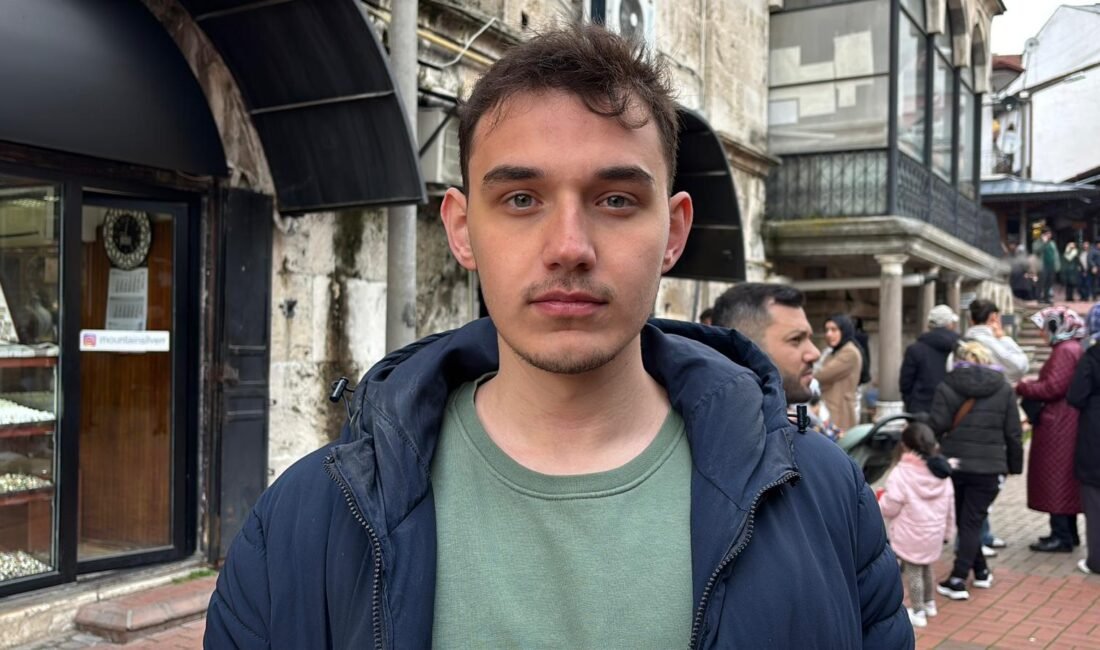 Gazeteciyi darbeden kuyumcu gözaltına alındı Oğuzhan EKE/BOLU, (DHA)- BOLU’da, altın fiyatlarındaki düşüşün ardından bir kuyumcu